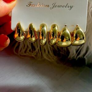 Chic Gold Teardrop Earrings Set